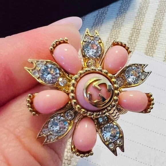 Pink Interlocking G Flower Ring - Picture 2 of 4